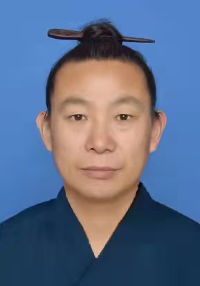 李孝永：职称：四柱命理风水师。编号250901